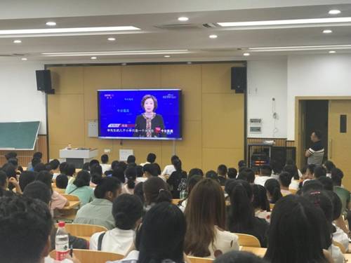 入学安全教育1.png